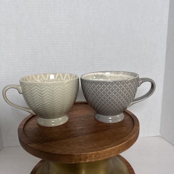 2 Signature Housewares Footed Stoneware 14 oz Mugs Diamonds Dots Lines & Zigzags - Picture 1 of 16